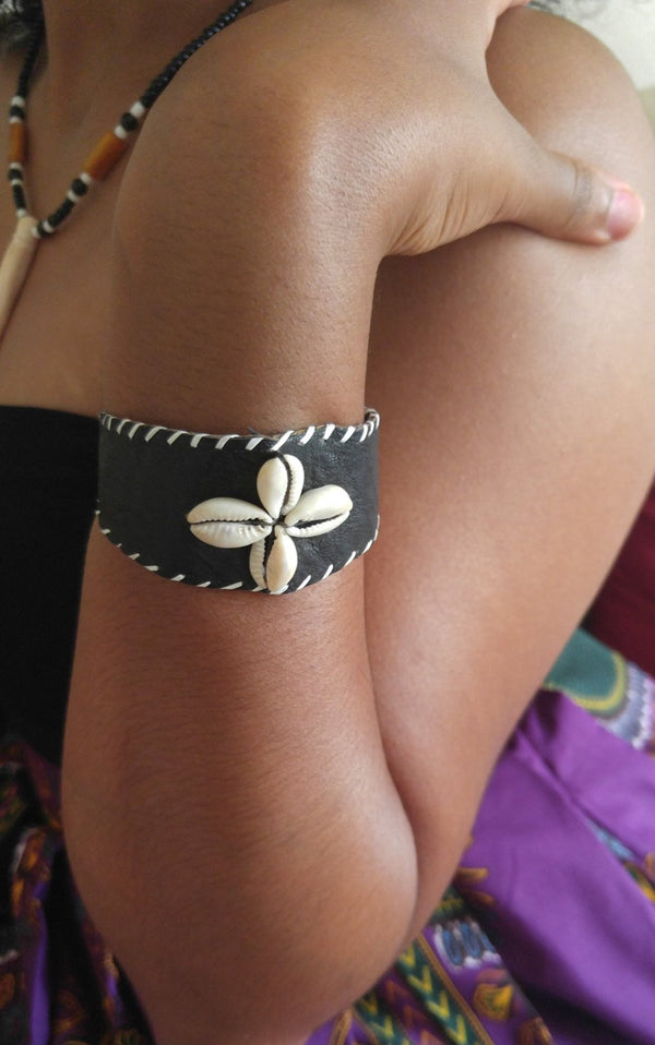 African Leather Cowrie Vintage Bracelet - Oludan